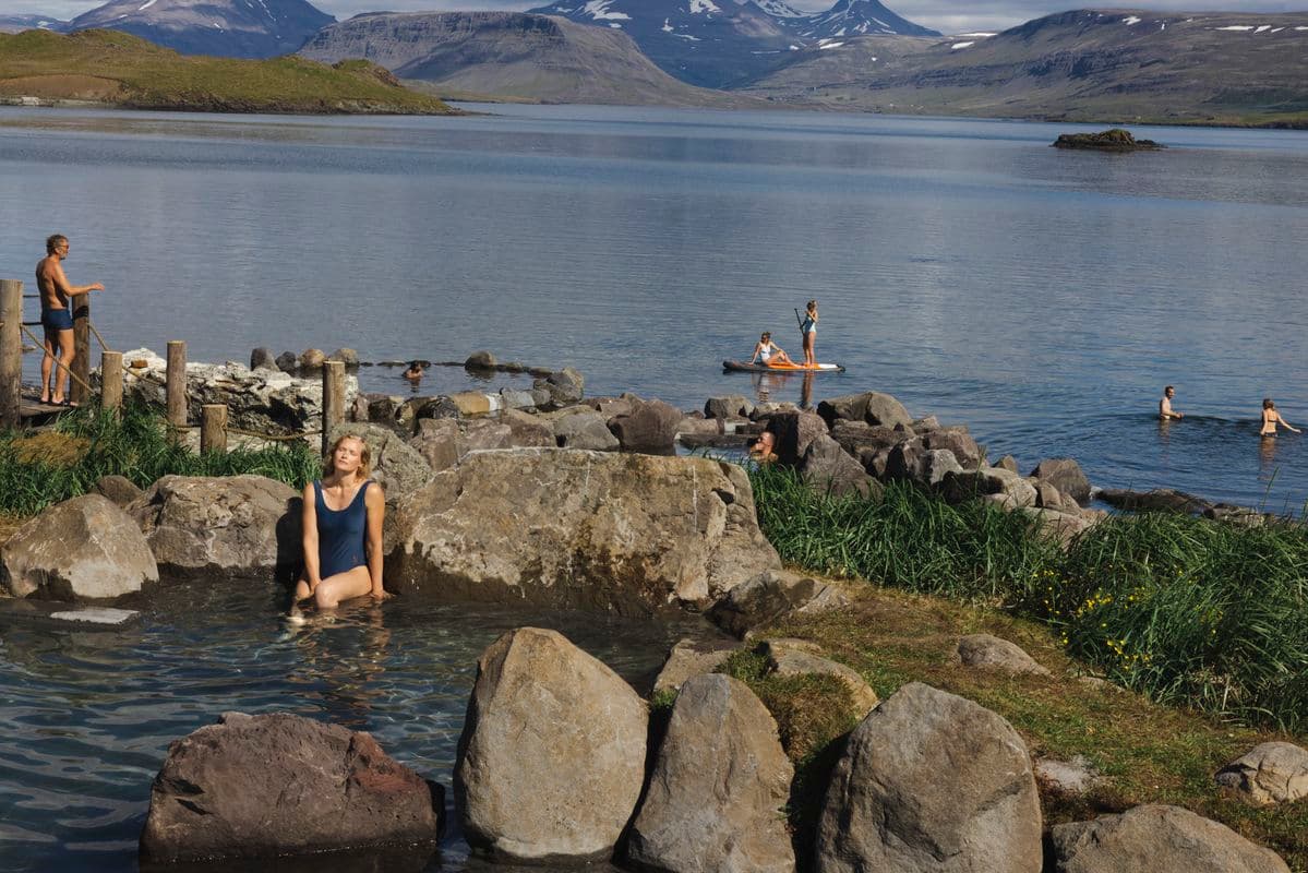 Private transfer from Reykjavik to Hvammsvik Hotsprings and back 
