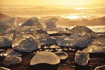 Playa "diamante" en la laguna glaciar