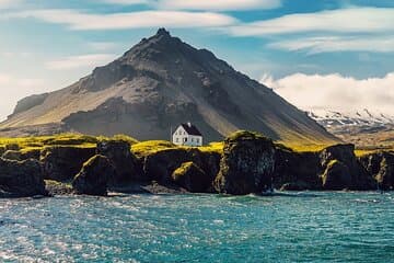 The scenic landscapes of Snaefellsnes Peninsula already reveal themselves to you from our luxurious tour vehicles.