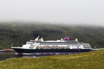 Tour designed for ship cruise passengers