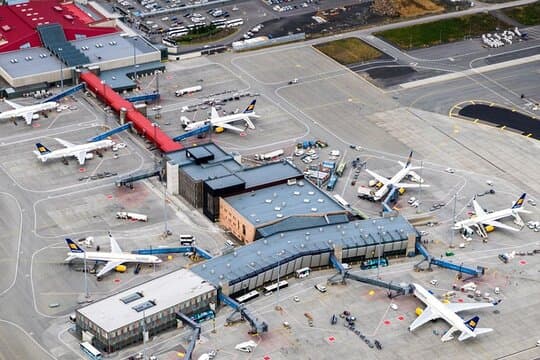Private Airport Transfer from Reykjavik to Keflavik Int. Airport