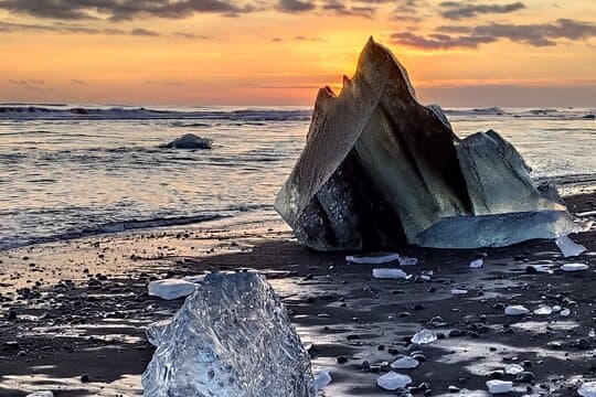 2-Day Southern Iceland, Glacier Lagoon and Diamond Beach Tour