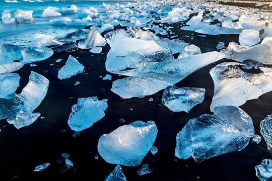 Diamond Beach & Jökulsárlón Floating Glacier Guided Day Tour