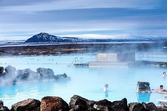 Baños privados de Akureyri y Myvatn (hasta 8 Pax)