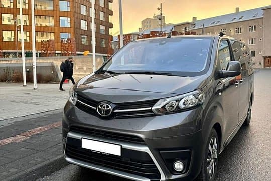 Private Luxury Transfer from Reykjavik to Blue Lagoon