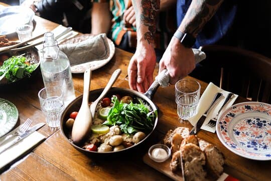 Akureyri Food Walk With 4-5 Tastings and a Local Guide