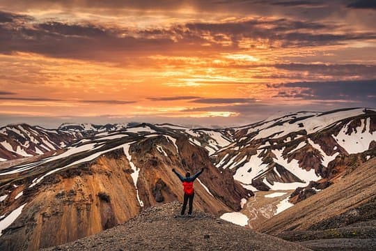 Landmannalaugar Highlands 4x4 Minibus Tour with Hot Spring Bath