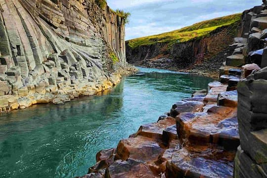 Tour privado al cañón Studlagil desde el puerto de Seydisfjordur