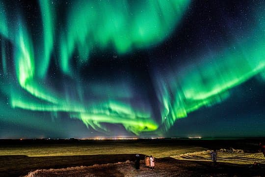 Reykjavik: Small Group Northern Lights Hunt with Hot Chocolate