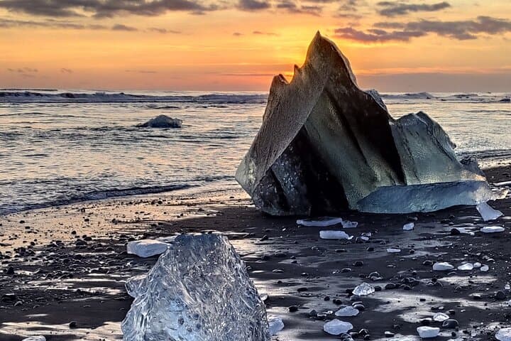 2-Day Southern Iceland, Glacier Lagoon and Diamond Beach Tour