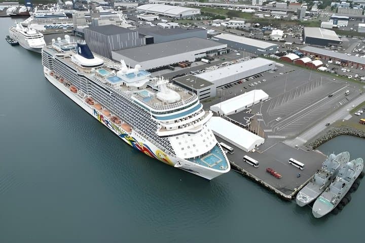 Cruise Port Private Transfer to Keflavik Airport