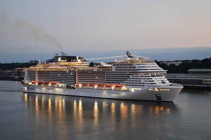 Private Transfer: Reykjavik Hotels & Cruise Ports to KEF Airport