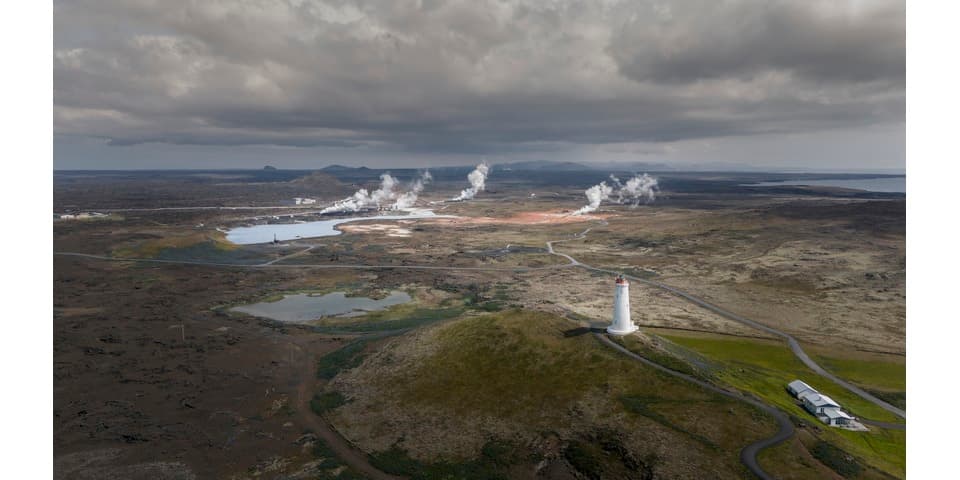 Small group Tour Reykjanes Peninsula: Lighthouses, Hot Springs and The Sky Lagoon