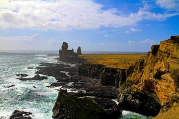 Lóndrangar