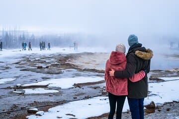 Waiting for Geysir in winter