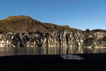 ソゥルヘイマヨークトル氷河のほとり