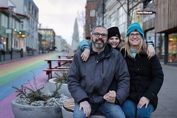 Family photoshoot by Gabriel, Localgrapher in Reykjavik