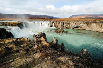 Goðafoss Waterfall
By Jowi Wasilewska