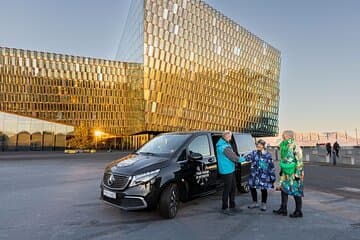 Our personalised services guarantees hassle-free transfer between the airport and Reykjavik City