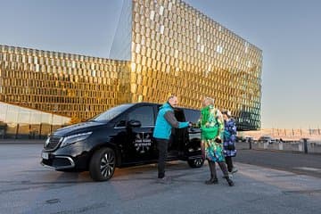 Todos nuestros vehículos turísticos son lujosos y cómodos y lo llevarán a los lugares más remotos de nuestro hermoso país.