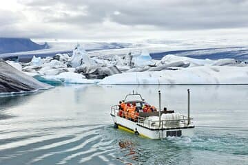 Some parts of the glacier lagoons can only be reached via amphibious vehicles