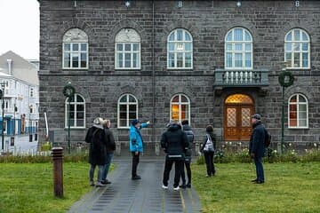 Our fun-loving and knowledgeable Guides will educate you about our cities unique history while providing a joyful experience for everyone.