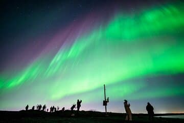 A group from Simply Iceland who found an excellent Northern Lights show in the sky
