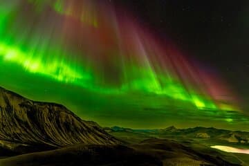 Cool lights Northern Lights show in ICETREK tour