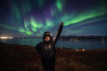 Raised hands, glowing skies, unfgettable nights