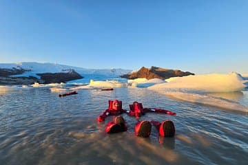 Floating around Fjallsárlón glacier lagoon