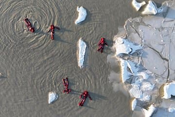 Floating without a care in the world at Fjallsárlón glacier lagoon