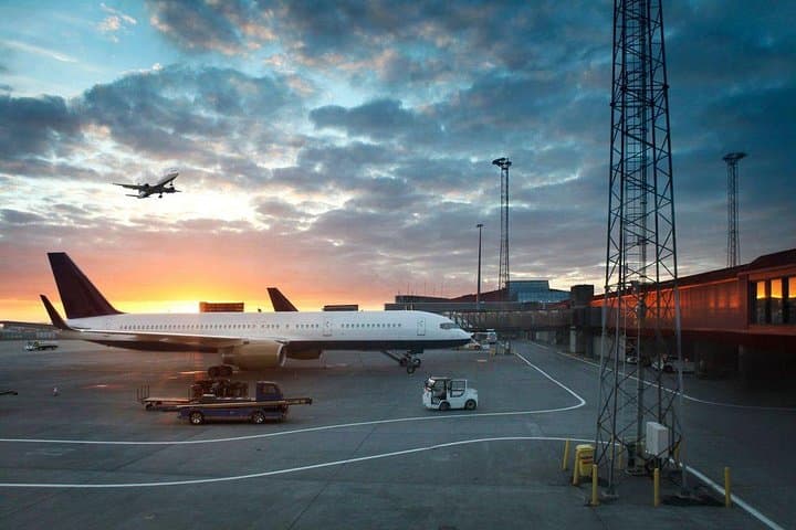 Reykjavik area to Keflavik Private Luxury Airport Transfer