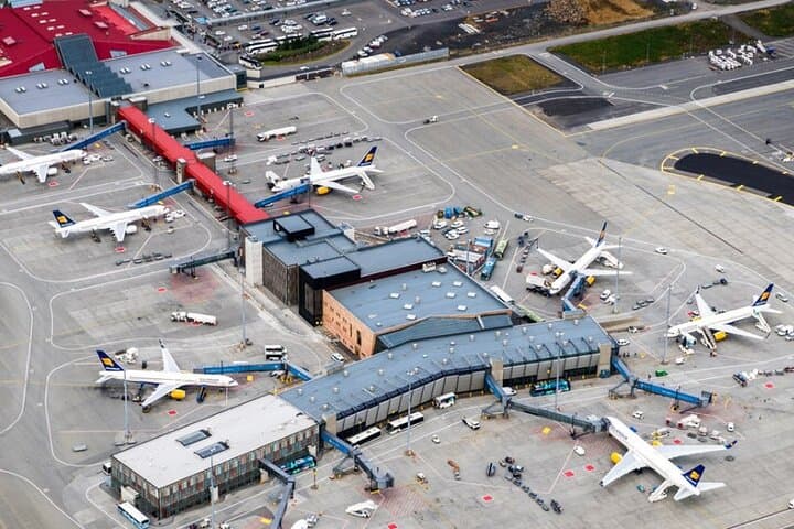 Private Airport Transfer from Reykjavik to Keflavik Int. Airport