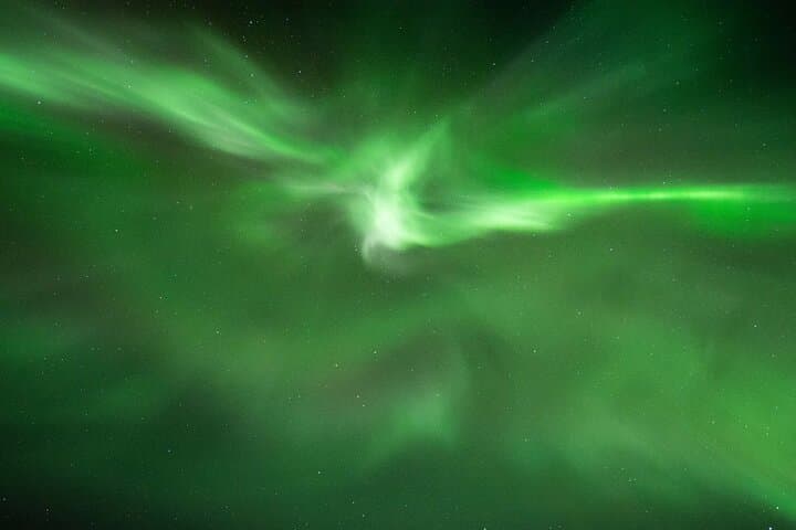 Private Northern Lights Tour - Sparkling wine & Choco Aurora Hunt