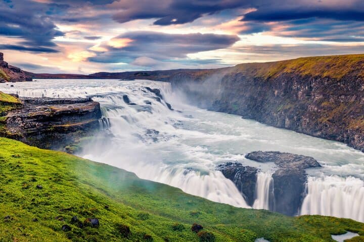 Almuerzo privado en el Círculo Dorado y Friðheimar Farm (hasta 7 personas)