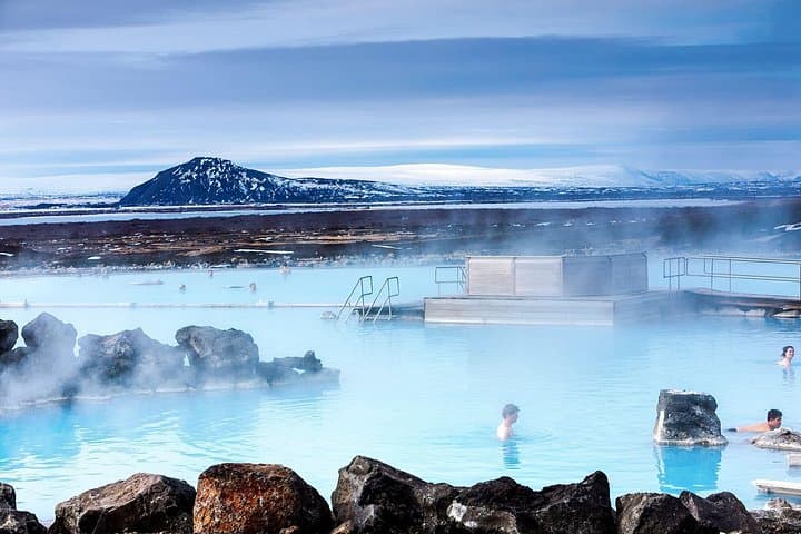 Baños privados de Akureyri y Myvatn (hasta 8 Pax)