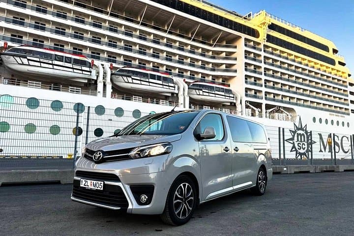 Private Transfer from Keflavik Airport to Reykjavik