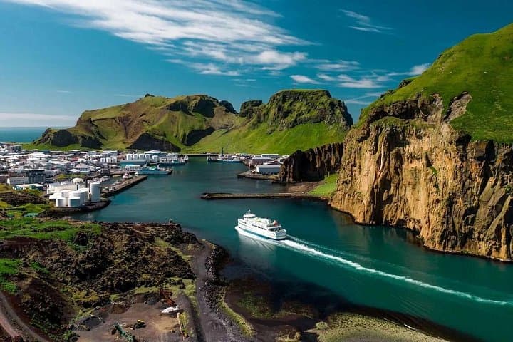 Private Tour to Westman Islands with Extra Waterfall Visit