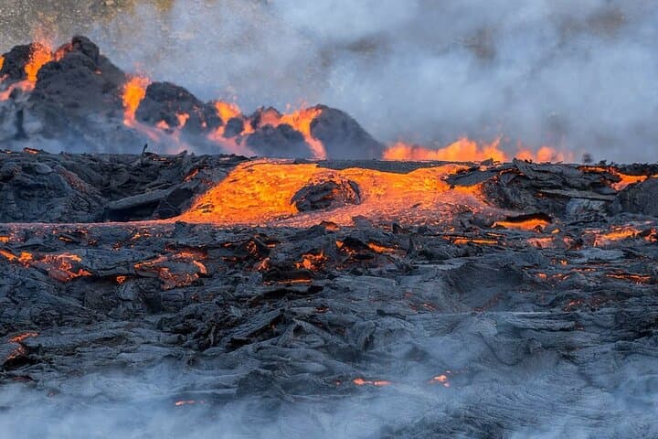Volcano Hike and Blue Lagoon Admission Tour in Iceland