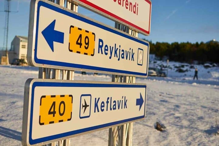 Keflavik Airport: Private Transfer to or from Reykjavik