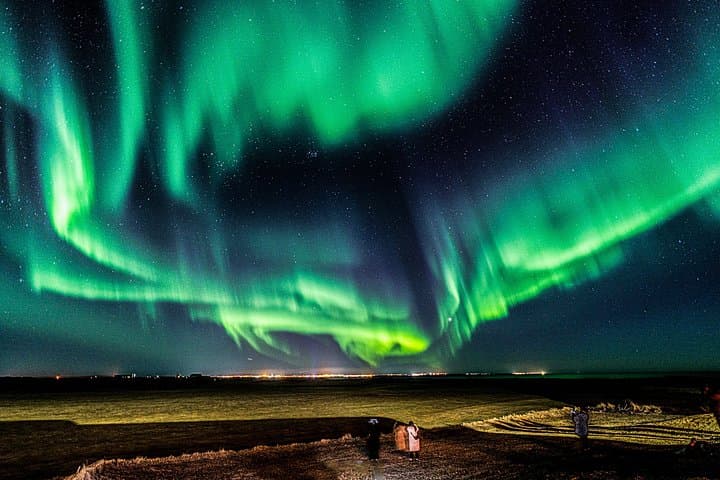 Reykjavik: Small Group Northern Lights Hunt with Hot Chocolate